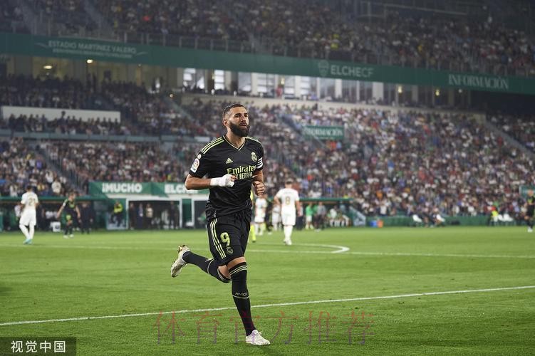 西甲-本泽马双响+任意球破门!皇马3-1西班牙人